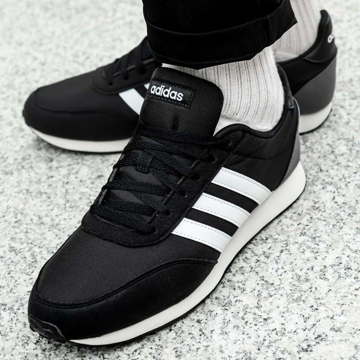 Buty sportowe męskie Adidas V Racer 2.0 (BC0106) 159,98