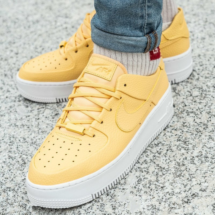 Buty sportowe damskie Nike Air Force 1 Sage Low (AR5339-700)