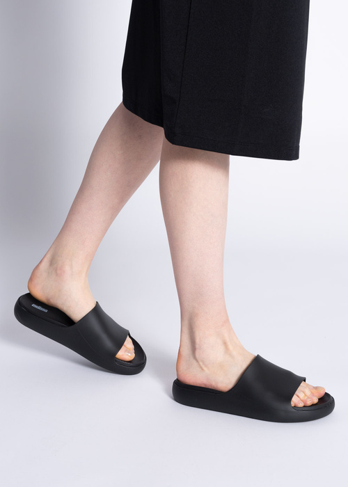 Klapki damskie czarne Melissa Cloud Comfort AD