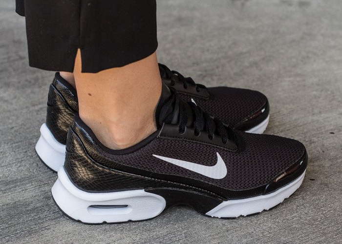 Buty sportowe damskie Nike Air Max Jewell (896194-012)