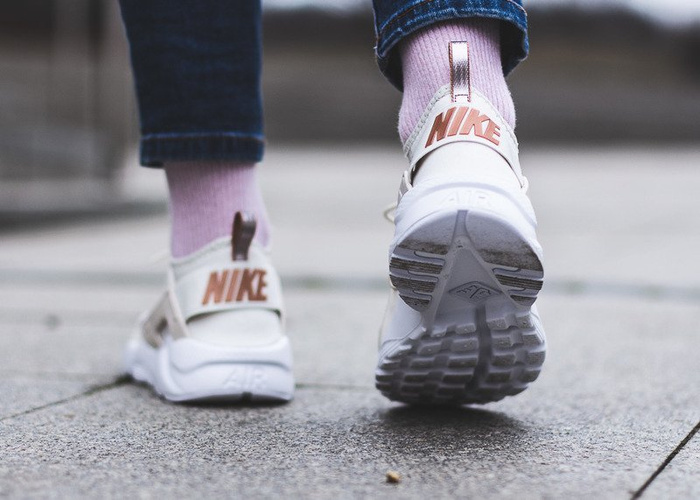Buty sportowe damskie Nike Huarache Run Ultra (847568-014)