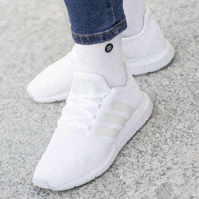 Buty sportowe Adidas Swift Run J (F34315)