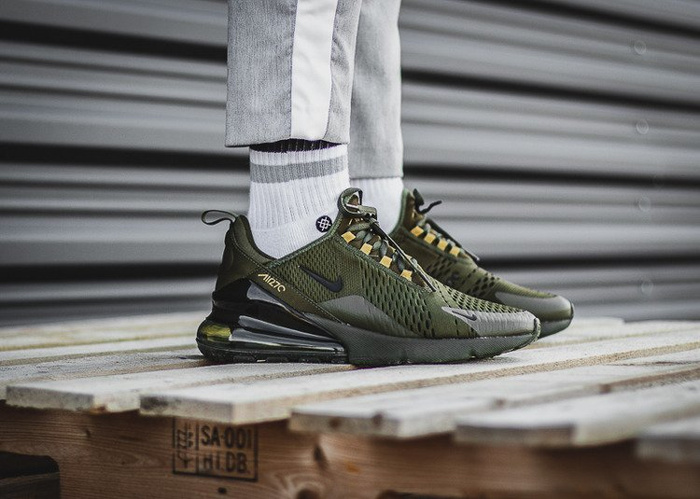 Buty sportowe męskie Nike Air Max 270 Flyknit (AH8050-301)