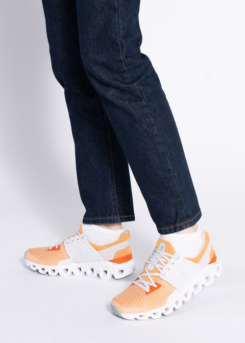 Buty treningowe damskie pomarańczowe ON Cloudswift 