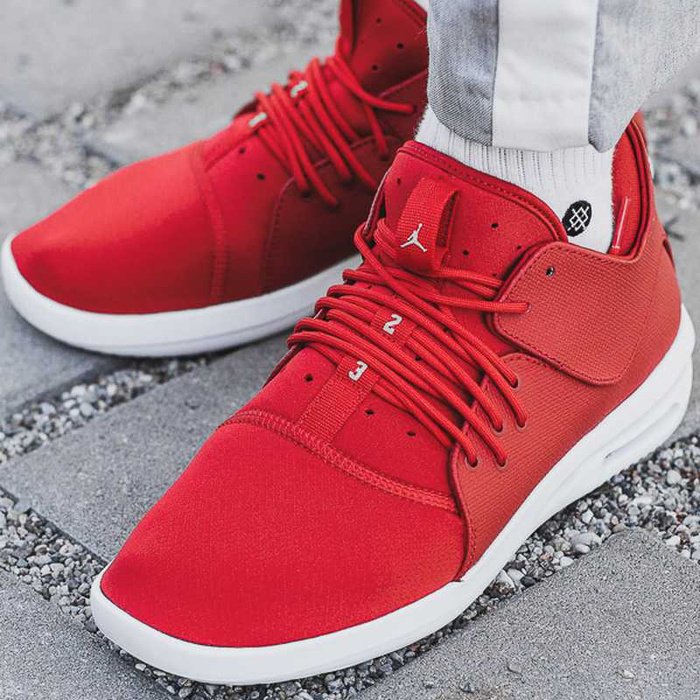 Buty sportowe męskie Nike Air Jordan First Class (AJ7312-607)
