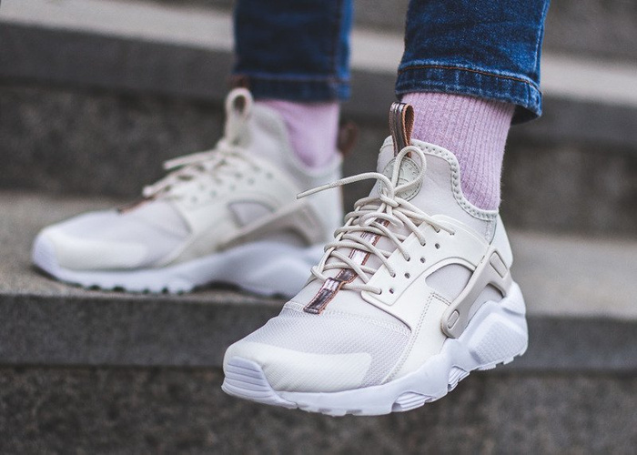 Buty sportowe damskie Nike Huarache Run Ultra (847568-014)