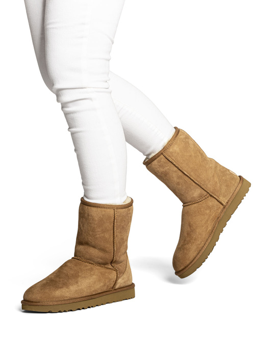 Buty zimowe damskie UGG W Classic Short II (1016223-CHE)