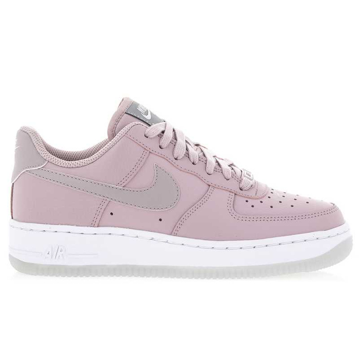 Buty sportowe damskie Nike Air Force 1 07 Essential (AO2132-500)