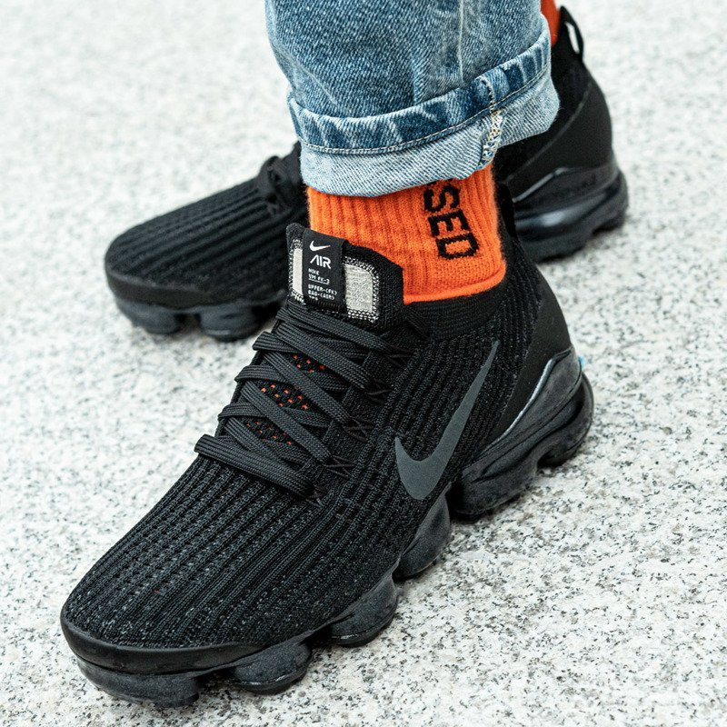 Buty sportowe męskie Nike Air VaporMax Flyknit 3 (AJ6910-002