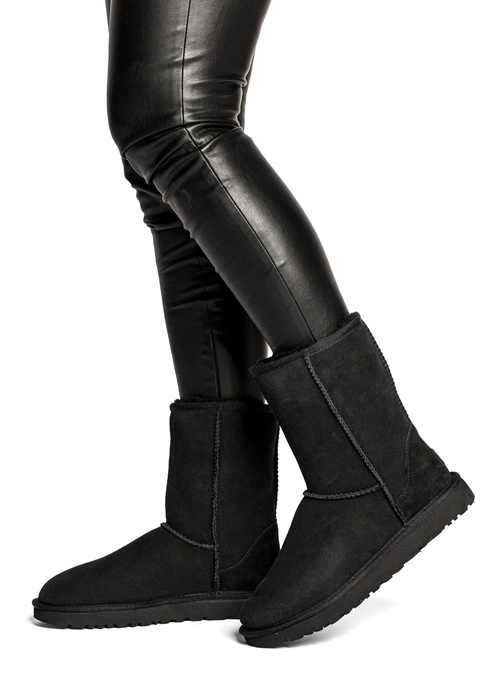 Buty zimowe damskie UGG W Classic Mini Short II (1016223-BLK)