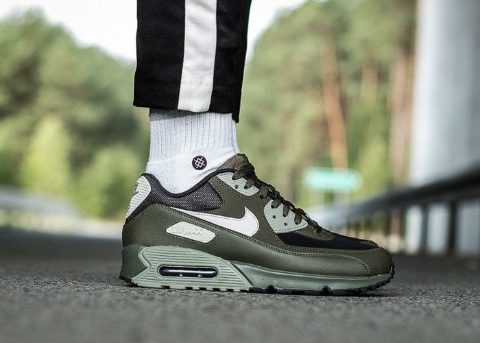 Buty sportowe męskie Nike Air Max 90 Essential (537384-309)