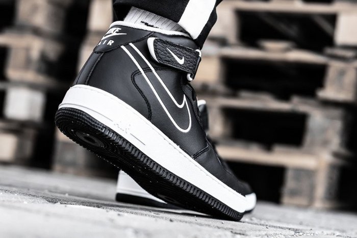 Buty zimowe męskie Nike Air Force 1 Mid ''07 Lthr (AQ8650-001)