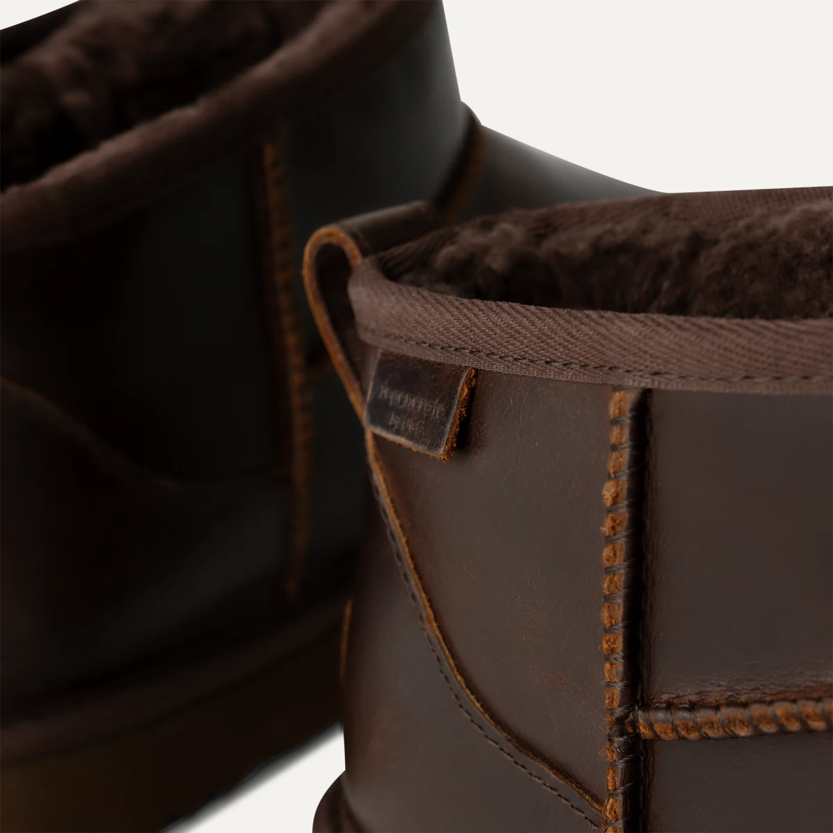 Śniegowce męskie UGG Classic Ultra Mini Leather Regenerate Boot